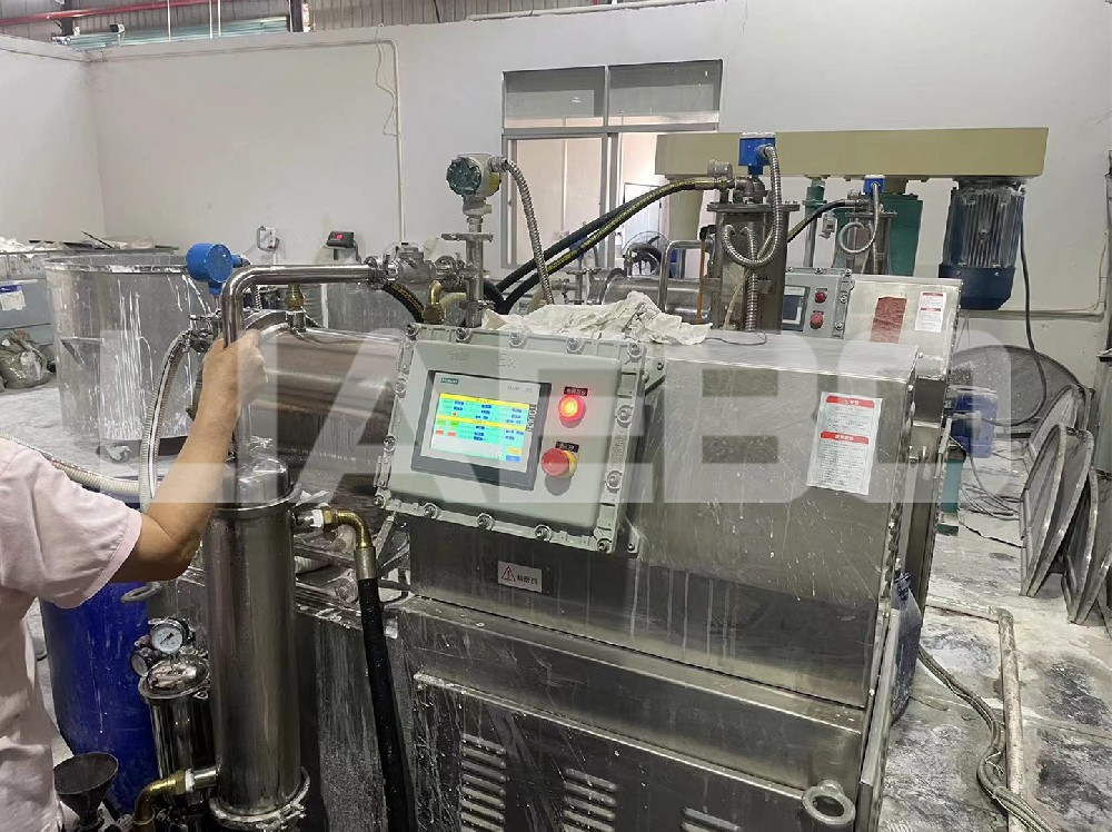 廣東某科技有限公司30L棒銷(xiāo)式砂磨機(jī)調(diào)試成功