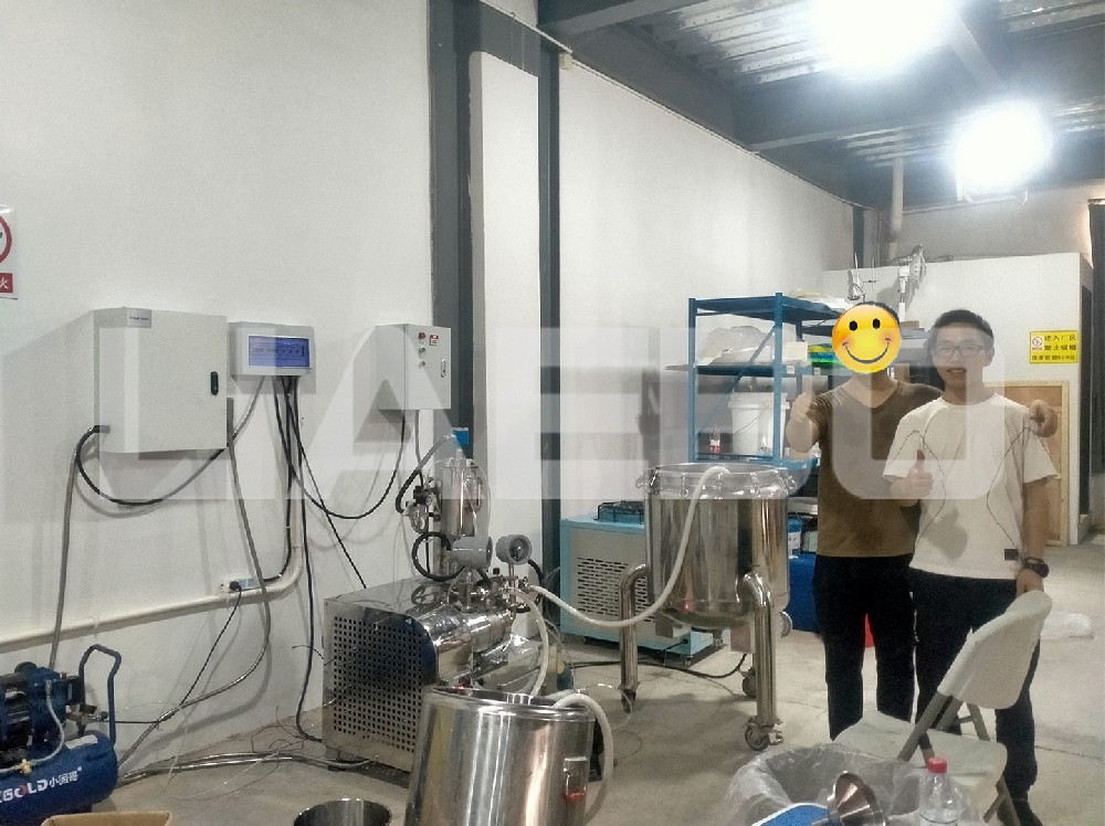 浙江某新材料公司1L實(shí)驗(yàn)室納米砂磨機(jī)調(diào)試成功