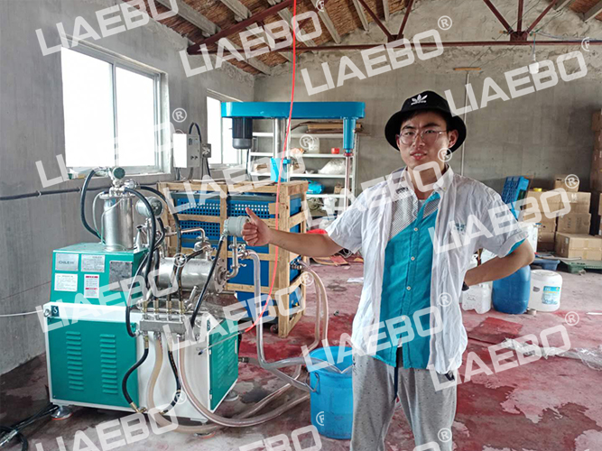 山東客戶(hù)（色漿）5L棒削式納米砂磨機(jī)