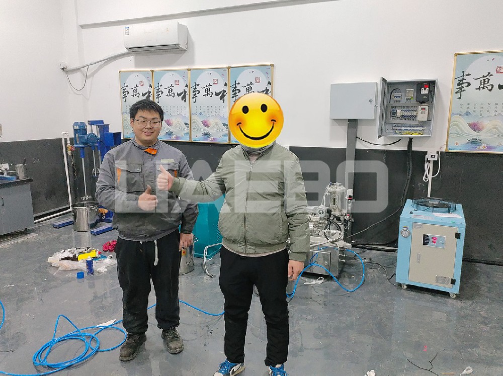河北某公司1L砂磨機、150三輥機調(diào)試成功