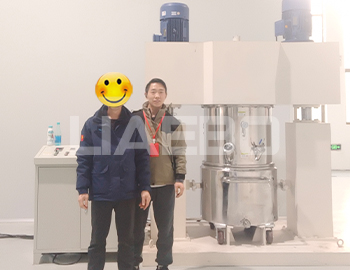 湖南某科技股份有限公司200L龍門式雙行星攪拌機調(diào)試成功